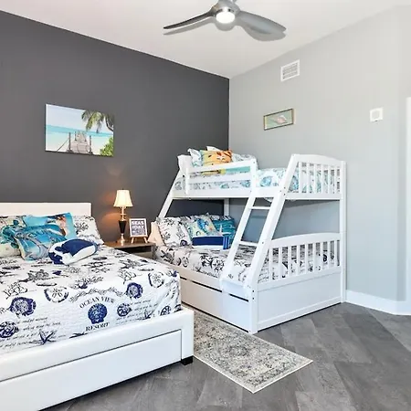 2 Bedroom 2 Bath Luxury Condo With Oversized Patio & Outdoor Grill.